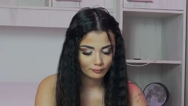 Snapshot of MayaMadison chatting on February 3, 9:31 pm MayaMadison online show from February 3, 9:31 pm