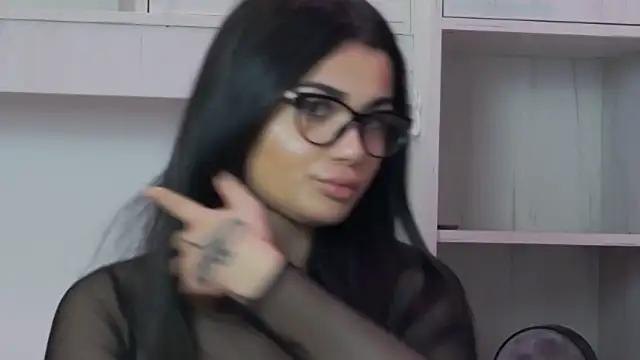 Snapshot of MayaMadison chatting on February 8, 9:29 pm MayaMadison online show from February 8, 9:29 pm