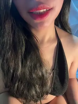 QuynhAnh 2k1 online show from February 23, 9:28 am