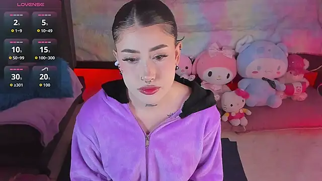 Snapshot of Tamara_uwu chatting on February 15, 10:06 pm Tamara uwu online show from February 15, 10:06 pm