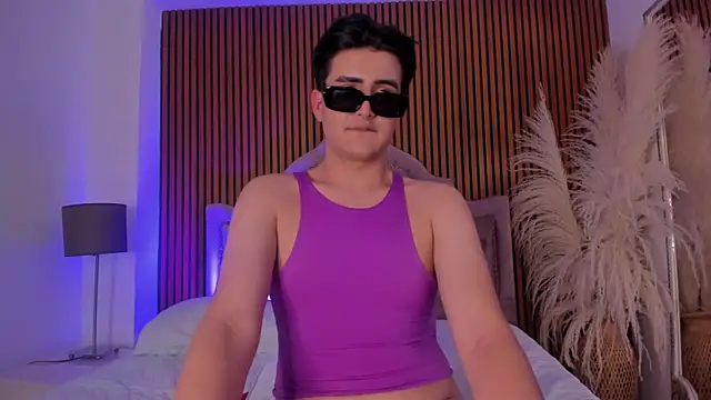 Snapshot of noahWolff_ chatting on February 15, 7:51 am noahWolff online show from February 15, 7:51 am