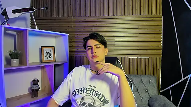 Snapshot of noahWolff_ chatting on February 26, 5:39 am noahWolff online show from February 26, 5:39 am