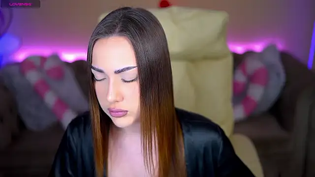 Snapshot of OliviaMoore_ chatting on February 3, 1:38 pm OliviaMoore online show from February 3, 1:38 pm