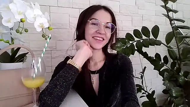 JuliaLovely online show from February 19, 2:46 pm