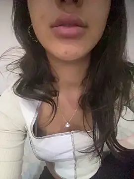 Snapshot of Nour-Lina chatting on February 2, 12:48 pm Nour-Lina online show from February 2, 12:48 pm