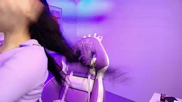 Snapshot of Maddie_T18 chatting on February 10, 11:25 am Maddie T18 online show from February 10, 11:25 am