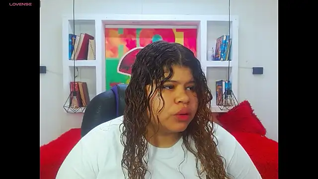 Snapshot of Cloe_r chatting on February 7, 8:01 pm Cloe r online show from February 7, 8:01 pm