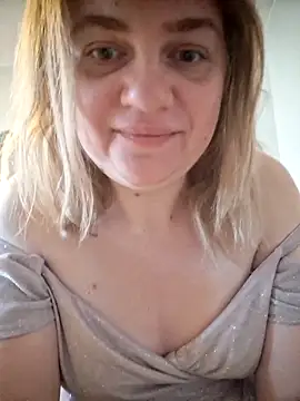 Snapshot of VitniKis chatting on February 2, 7:29 am VitniKis online show from February 2, 7:29 am