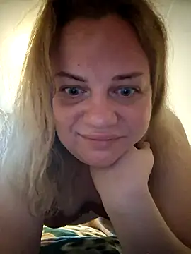 Snapshot of VitniKis chatting on February 23, 6:55 am VitniKis online show from February 23, 6:55 am