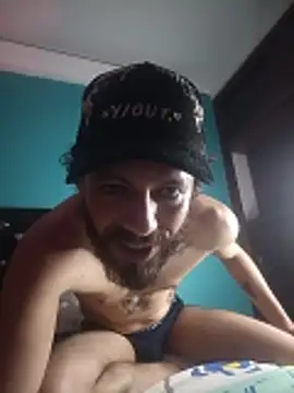 Snapshot of kauzZhomi chatting on February 17, 11:22 pm kauzZhomi online show from February 17, 11:22 pm