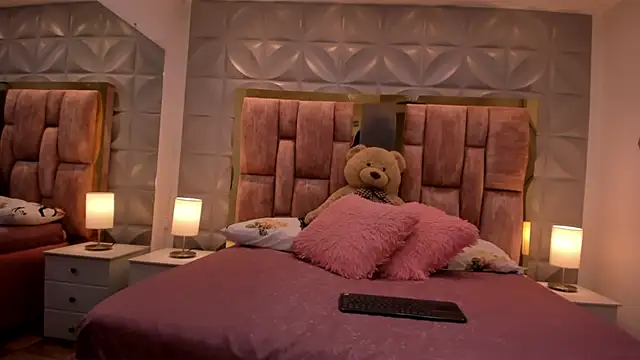 Paris Velvet online show from March 27, 10:09 pm