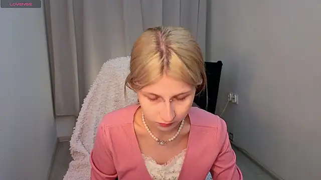 alicedews online show from February 1, 9:35 pm