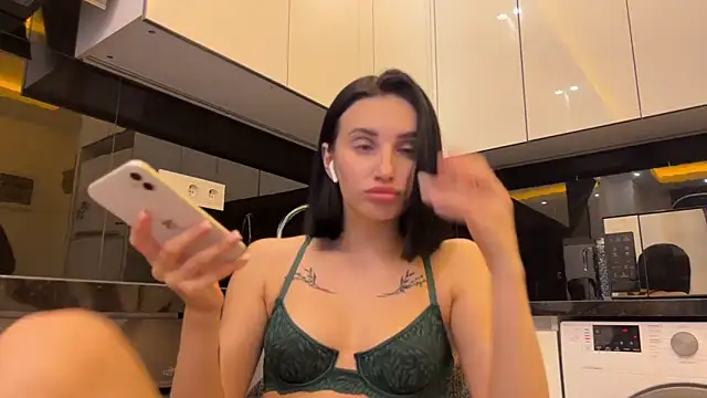 Snapshot of BlackFox_V chatting on February 1, 7:56 pm BlackFox V online show from February 1, 7:56 pm