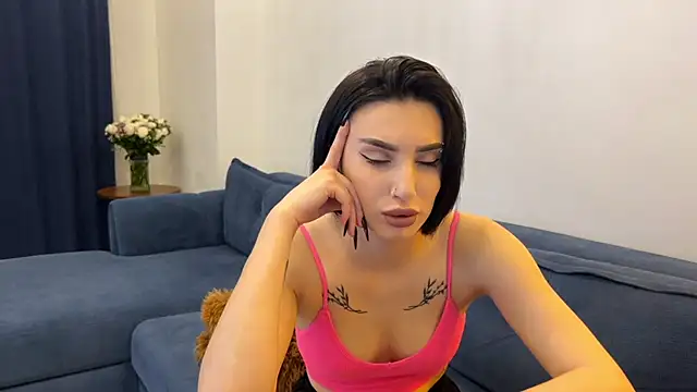 Snapshot of BlackFox_V chatting on February 17, 9:10 pm BlackFox V online show from February 17, 9:10 pm