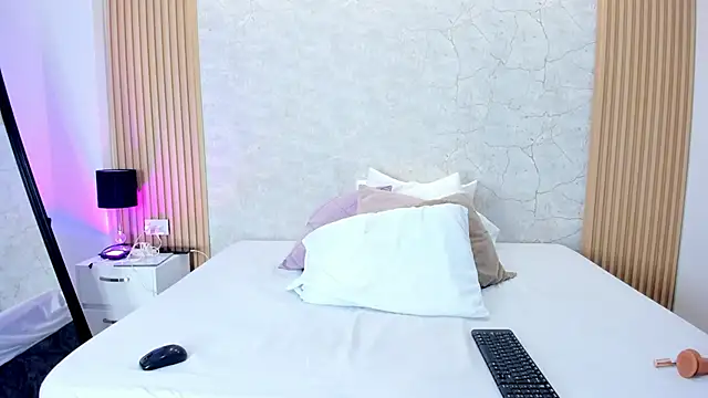 ViolettaRousee  online show from May 23, 9:41 pm