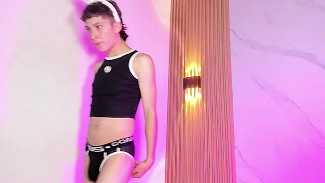 Noah Kirk  online show from February 5, 4:06 am