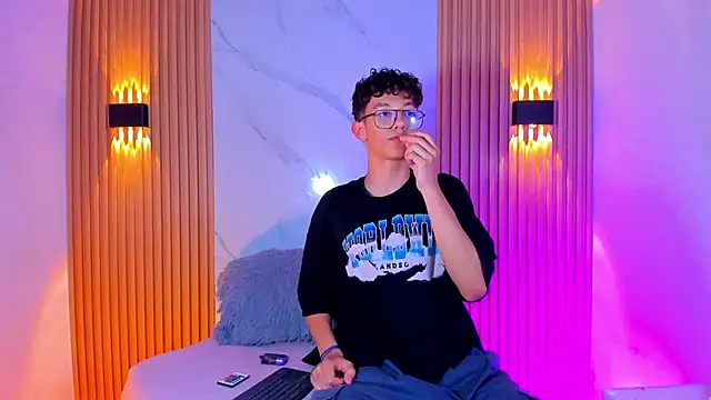 Christopher Hunter online show from February 20, 7:58 pm