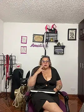 KimmyDark1 online show from June 12, 9:35 pm