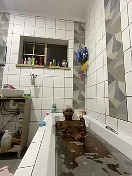 Snapshot of BankssWithTheBenz chatting on February 18, 6:37 pm BankssWithTheBenz online show from February 18, 6:37 pm