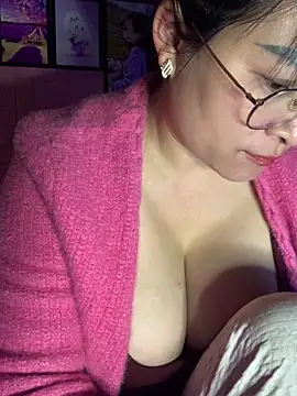 Snapshot of Star-sweet01 chatting on February 20, 2:08 am Star-sweet01 online show from February 20, 2:08 am