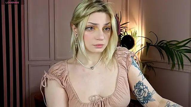 Snapshot of AvaSun chatting on February 24, 10:41 pm AvaSun online show from February 24, 10:41 pm