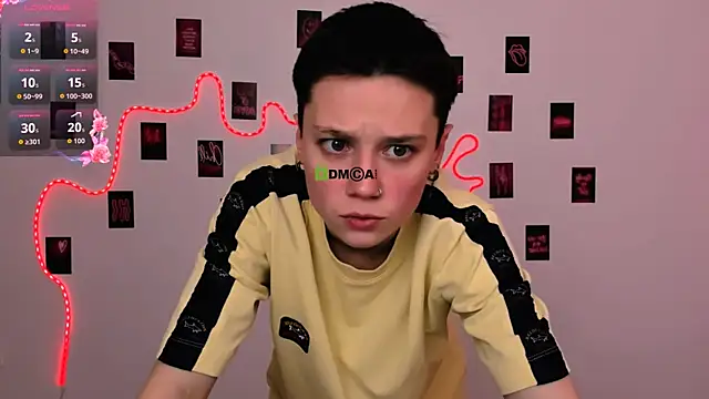 Snapshot of emi_fade chatting on February 26, 9:52 am emi fade online show from February 26, 9:52 am