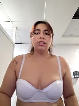 gissgirlll online show from February 12, 6:08 am