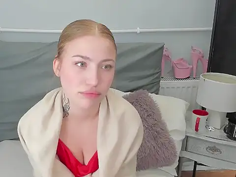 Snapshot of KattyXLovely chatting on February 9, 3:27 pm KattyXLovely online show from February 9, 3:27 pm