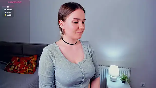 CrissyKales online show from April 7, 6:08 pm