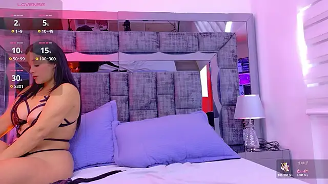 Snapshot of Samantha_Mont chatting on February 16, 4:58 pm Samantha Mont online show from February 16, 4:58 pm