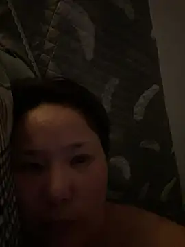 Snapshot of Youyou_12 chatting on February 11, 7:52 pm Youyou 12 online show from February 11, 7:52 pm