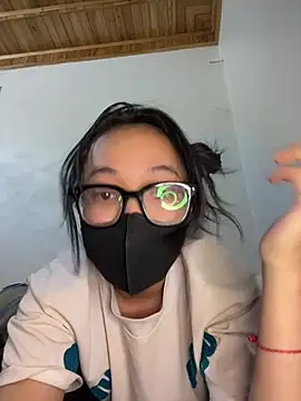 Snapshot of Leeeiuu chatting on February 6, 3:04 pm Leeeiuu online show from February 6, 3:04 pm