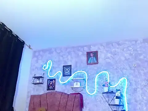 Snapshot of Everlin__Hot_ chatting on February 15, 10:36 am Everlin Hot online show from February 15, 10:36 am