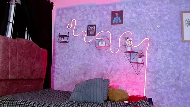 Everlin  Hot  online show from March 27, 8:26 am