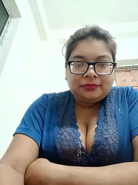 Elie Hallway online show from April 4, 6:49 pm