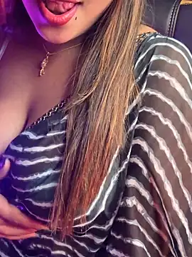 Snapshot of queen-panda chatting on February 24, 5:44 pm queen-panda online show from February 24, 5:44 pm