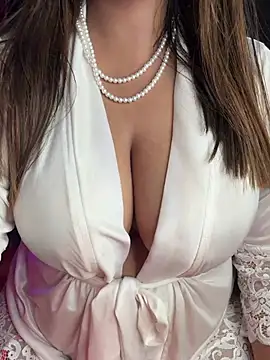 Snapshot of queen-panda chatting on March 1, 6:54 pm queen-panda online show from March 1, 6:54 pm