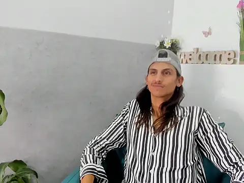 Noha-Smith online show from February 1, 4:33 am