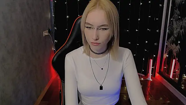 Snapshot of crybambi chatting on February 6, 7:02 am crybambi online show from February 6, 7:02 am