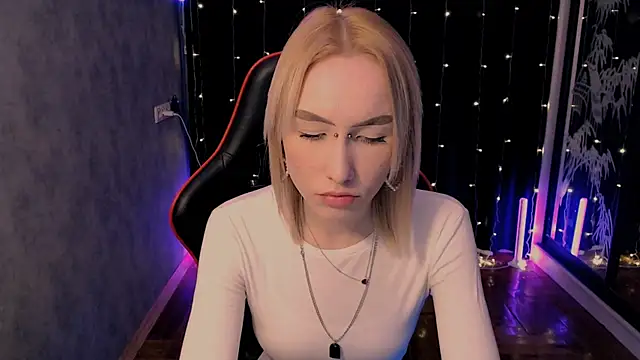 Snapshot of crybambi chatting on February 10, 6:17 am crybambi online show from February 10, 6:17 am