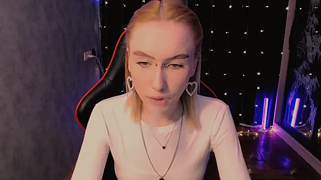 Snapshot of crybambi chatting on February 12, 7:03 am crybambi online show from February 12, 7:03 am