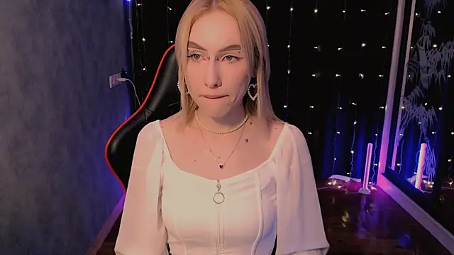 Snapshot of crybambi chatting on February 16, 7:04 am crybambi online show from February 16, 7:04 am