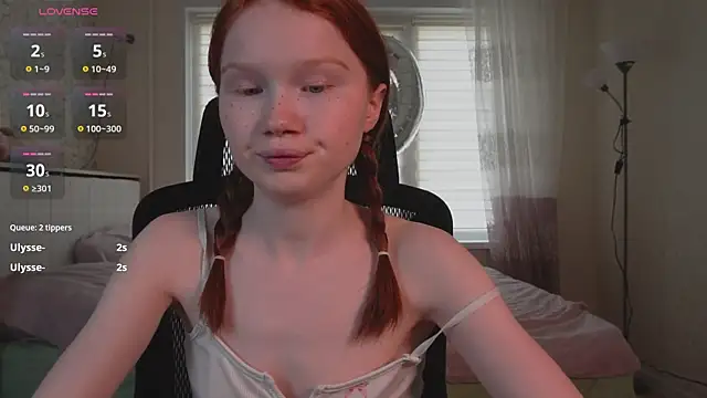 Snapshot of Nellie_baby chatting on June 29, 11:10 am Nellie baby online show from June 29, 11:10 am