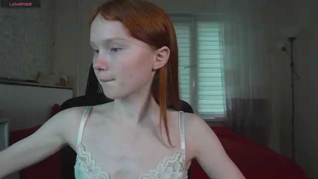 Snapshot of Nellie_baby chatting on July 18, 12:42 pm Nellie baby online show from July 18, 12:42 pm