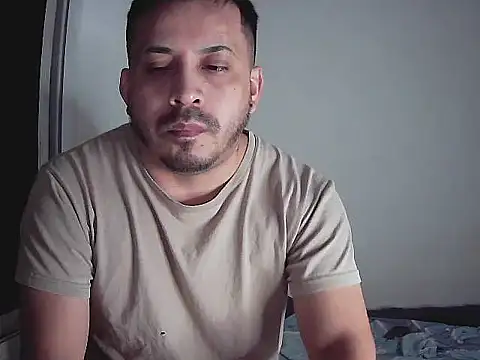 Snapshot of JonatanBail chatting on February 6, 2:27 am JonatanBail online show from February 6, 2:27 am