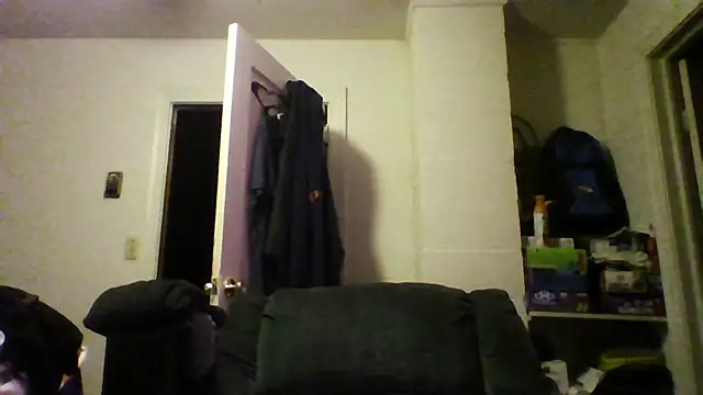 Snapshot of Demon2182 chatting on February 15, 6:10 am Demon2182 online show from February 15, 6:10 am