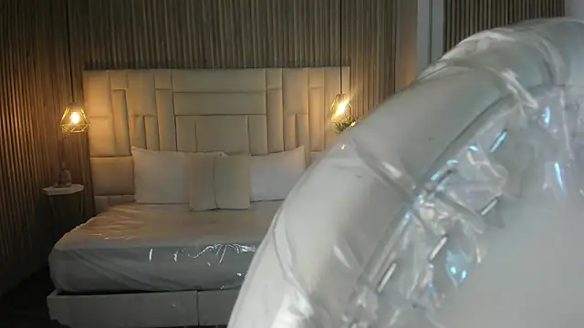 Snapshot of Ravenn21x chatting on February 28, 11:33 am Ravenn21x online show from February 28, 11:33 am