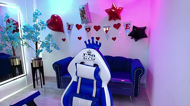 Snapshot of Madisson_pitman chatting on February 18, 8:27 pm Madisson pitman online show from February 18, 8:27 pm