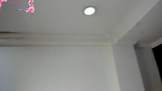 Snapshot of AngelinaAndAlejandra chatting on March 3, 5:35 am AngelinaAndAlejandra online show from March 3, 5:35 am