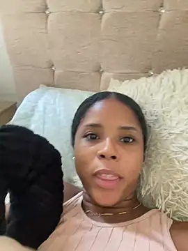 LIA PARKERR online show from March 26, 7:41 pm